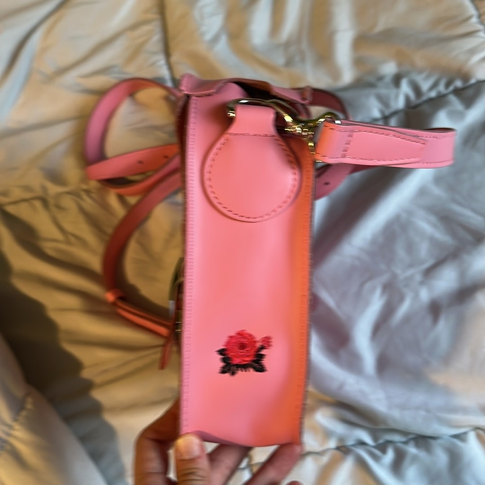 Dr Martens Pink Heart-Shaped Women's Bag - Picture 5 of 16